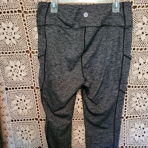 Torrid 2 Active Capri - Picture 2 of 3